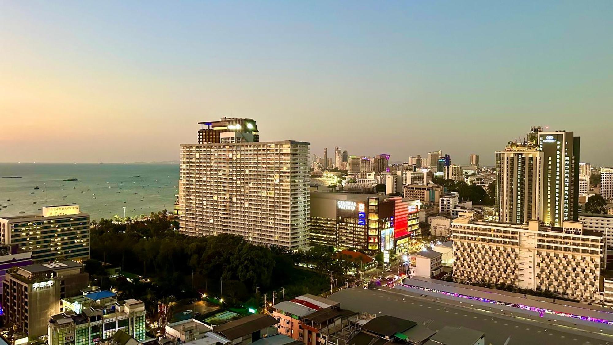 Sea View Pattaya Beach @The Base Central Pattaja Kültér fotó